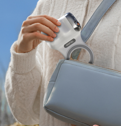 Grip magnético compacto TELESIN guardado en cartera por su diseño portátil